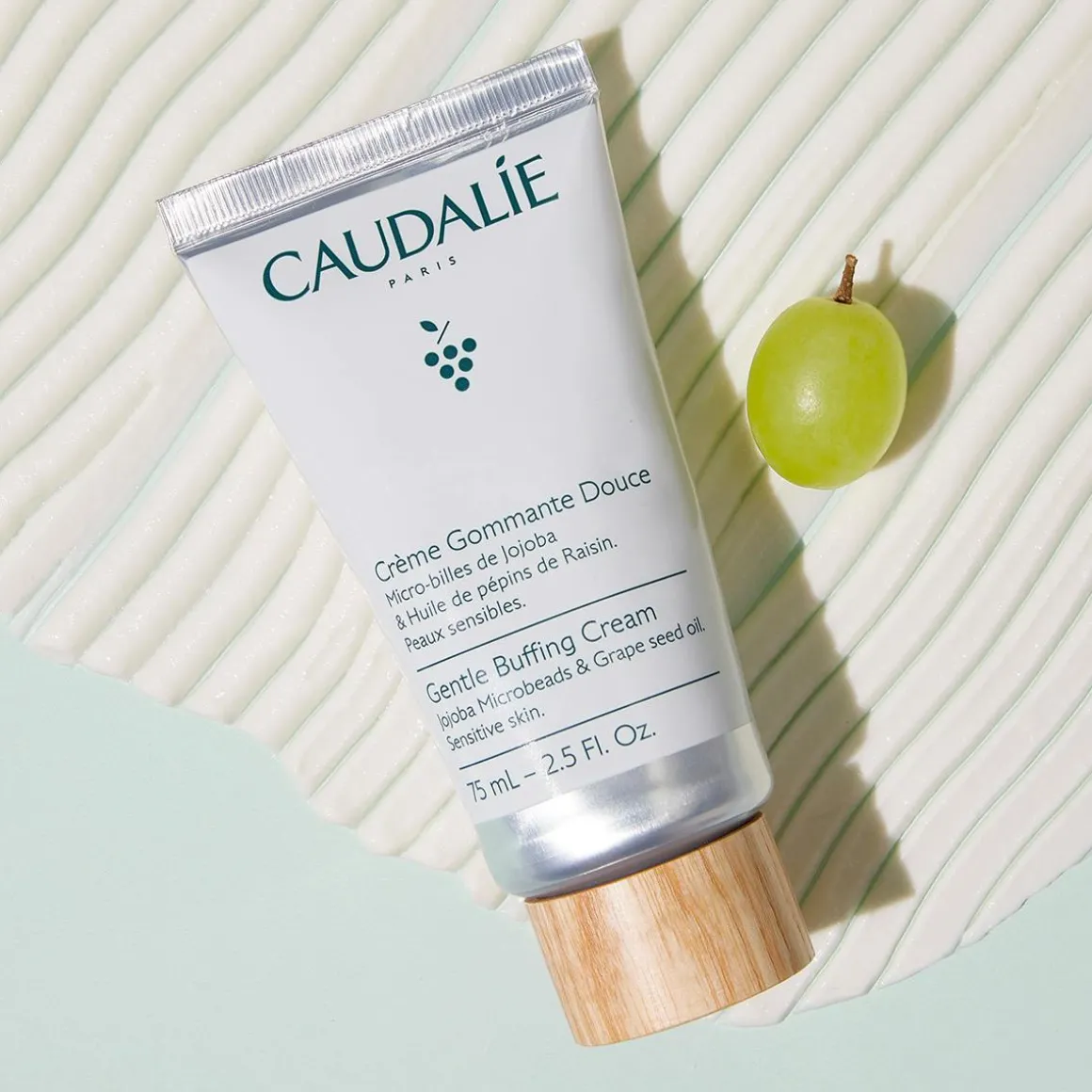 Mildes Gesichtspeeling mit Jojoba-Mikrokügelchen